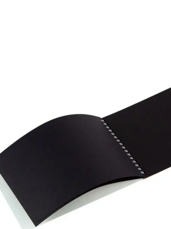 Sketchbook cu spirală, cu hartie neagră ''Я Художник'', 80g/m2,A5, 22 foi.